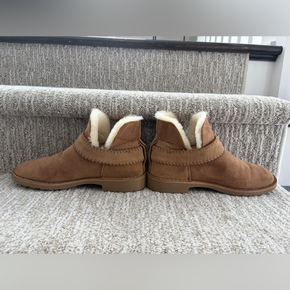 UGG McKay ankle boots in chestnut suede with genuine shearling lining. Sz 8 - Picture 5 of 9